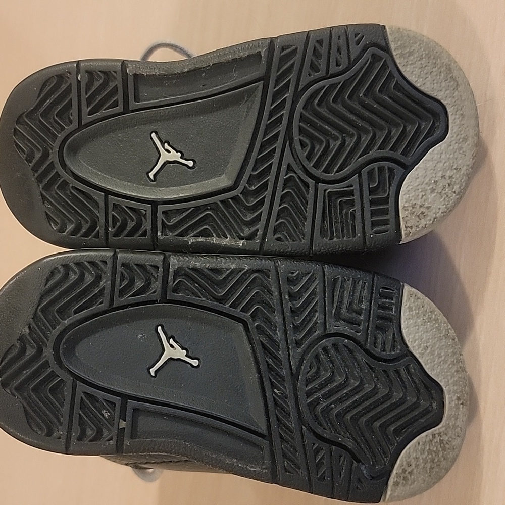 Air Jordan Flight Sneakers -Kids EUC - Picture 5 of 5